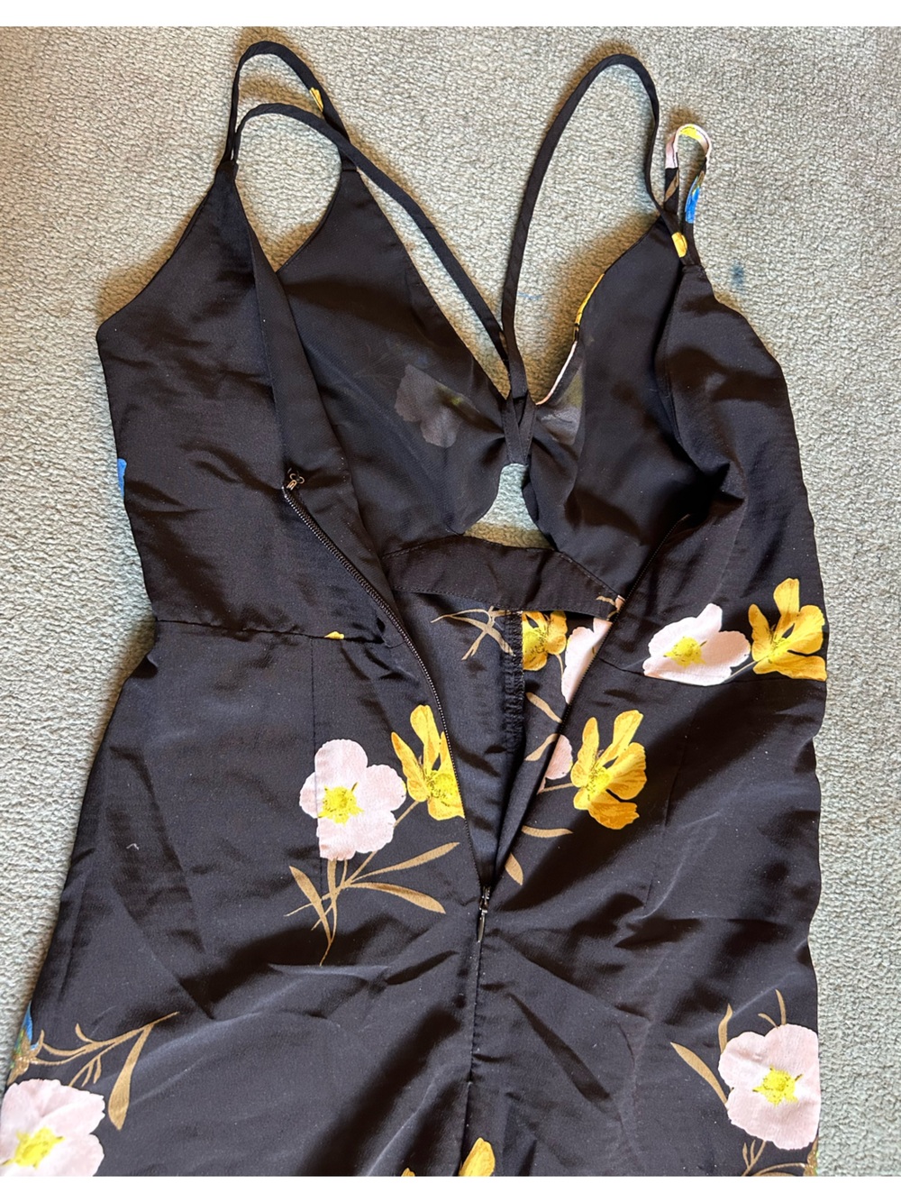 TOPSHOP Floral Black Wide-Leg Jumpsuit with Spaghetti Straps ๐๐ - Picture 4 of 5